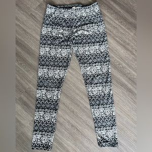 Pink Republic black & white print leggings